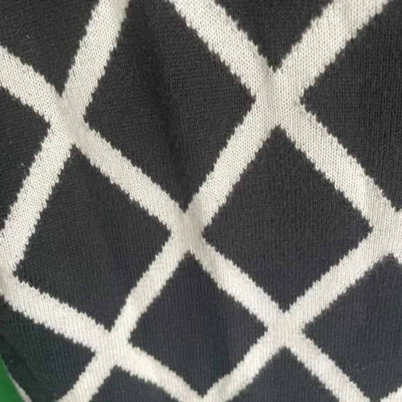 The‎ Limited Size Medium Sweater Tank Lightweight EUC! - Picture 2 of 4